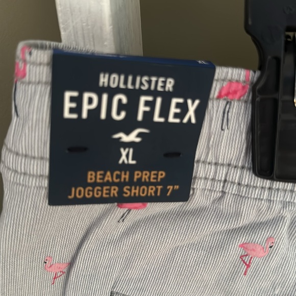 Mens Hollister elastic waist shorts with flamingos-size XL - Picture 3 of 4